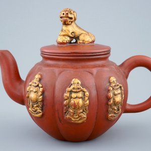 Een Chinese Yixing theepot, 19/20e eeuw — foto 2