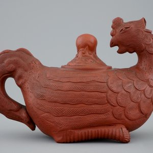 Een Chinese yixing theepot in de vorm van een phoenix of feng huang, 17/18e eeuw — foto 2