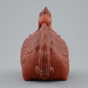 Een Chinese yixing theepot in de vorm van een phoenix of feng huang, 17/18e eeuw — foto 5