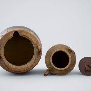 Een Chinese yixing theepot met deksel en binnenstuk met inscriptie, 20e eeuw — foto 7