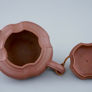 Een Chinese Yixing theepot met deksel gesgineerd Pa Kua, Zhou Guizhen, 20e eeuw — foto 6