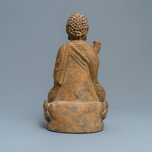 Een Chinese zandstenen figuur van Boeddha, Qing — foto 6