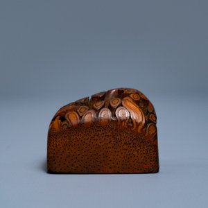 Een Chinese zegelstempel in bamboewortel, Republiek — foto 2