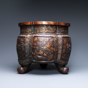 Een Chinese zeslobbige bronzen jardinière met vergulde spatten, 19/20e eeuw — foto 2