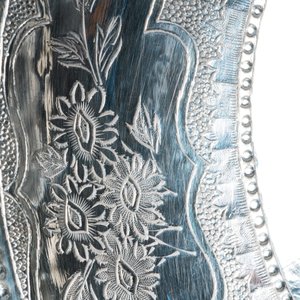 Een Chinese zilveren 'draken' tazza en een driepotige schotel met handvat, Sing Fat, Canton of Shanghai, 19/20e eeuw — foto 26