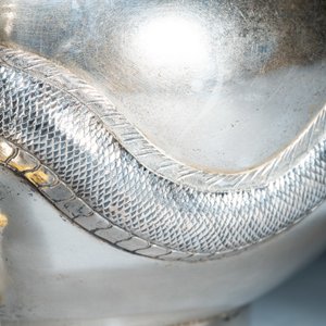 Een Chinese zilveren 'draken' theepot, Sing Fat, Canton of Hongkong, Republiek — foto 12