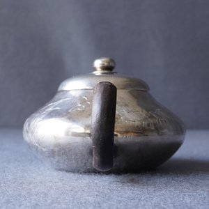 Een Chinese zilveren theepot met deksel, zegelmerk, 19/20e eeuw — foto 11