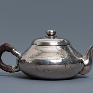 Een Chinese zilveren theepot met deksel, zegelmerk, 19/20e eeuw — foto 2