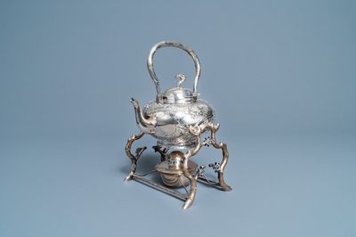 Een Chinese zilveren theepot op komfoor, Luen Wo, Shanghai, 19e eeuw