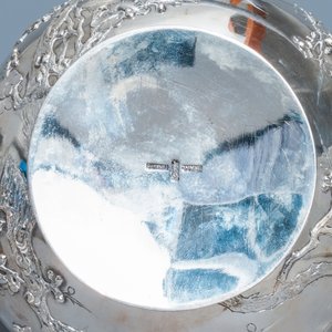 Een Chinese zilveren theepot op komfoor, Luen Wo, Shanghai, 19e eeuw — foto 20