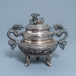 Een Chinese zilveren wierookbrander, 19/20e eeuw — foto 1