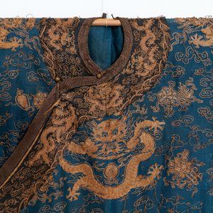 Een Chinese zomermantel met gouddraad geborduurd, 19e eeuw — foto 5