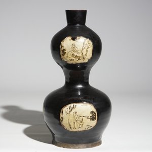Een Chinese zwart-geglazuurde dubbele gourde cizhou vaas, Yuan of Ming — foto 1