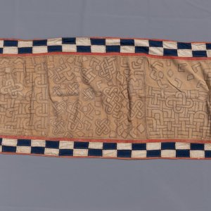 Een collectie Afrikaans textiel en twee mandjes, vnl. Kuba, Congo, 19/20e eeuw — foto 11