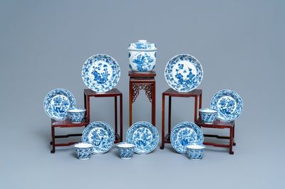 Een collectie blauw-wit Chinees porselein, Kangxi