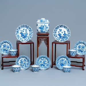 Een collectie blauw-wit Chinees porselein, Kangxi — foto 1