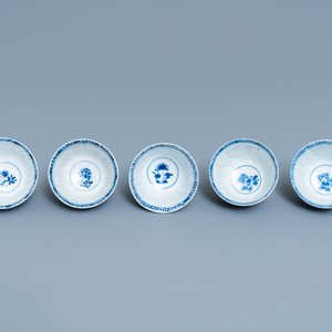 Een collectie blauw-wit Chinees porselein, Kangxi — foto 17