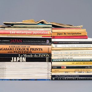 Een collectie boeken en magazines over Japanse kunst — foto 1