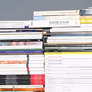 Een collectie boeken en veilingcatalogi over Europese toegepaste kunst — foto 2