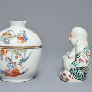 Een collectie Chinees blauwwit en famille rose porselein, w.o. 'Bleu de Hue', 18/19e eeuw — foto 3