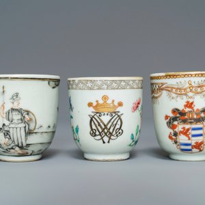 Een collectie Chinees famille rose en grisaille theegoed, Yongzheng/Qianlong — foto 18