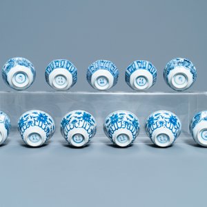 Een collectie Chinese blauw-witte koppen en schotels, 19e eeuw — foto 21