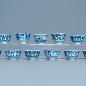 Een collectie Chinese blauw-witte koppen en schotels, 19e eeuw — foto 25