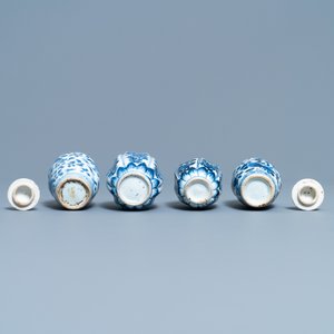 Een collectie Chinese blauw-witte vazen, Kangxi — foto 13
