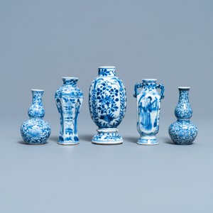 Een collectie Chinese blauw-witte vazen, Kangxi — foto 14