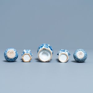 Een collectie Chinese blauw-witte vazen, Kangxi — foto 19