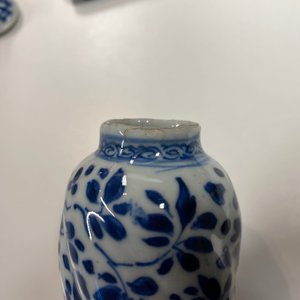 Een collectie Chinese blauw-witte vazen, Kangxi — foto 22