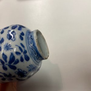 Een collectie Chinese blauw-witte vazen, Kangxi — foto 25