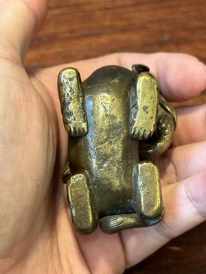 Een collectie Chinese en Sino-Tibetaanse bronzen sculpturen en scrollgewichten, Qing — foto 23