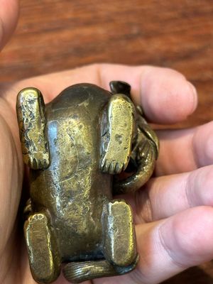 Een collectie Chinese en Sino-Tibetaanse bronzen sculpturen en scrollgewichten, Qing — foto 24