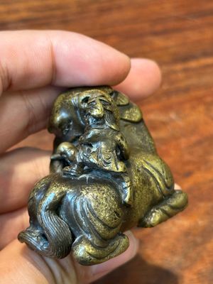 Een collectie Chinese en Sino-Tibetaanse bronzen sculpturen en scrollgewichten, Qing — foto 27