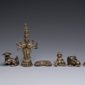 Een collectie Chinese en Sino-Tibetaanse bronzen sculpturen en scrollgewichten, Qing — foto 2
