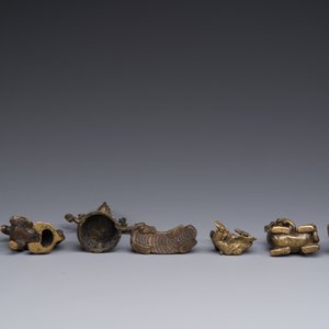 Een collectie Chinese en Sino-Tibetaanse bronzen sculpturen en scrollgewichten, Qing — foto 4