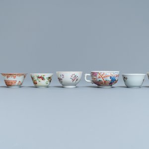 Een collectie Chinese famille rose koppen en schotels, Yongzheng/Qianlong — foto 7