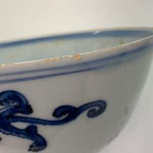 Een collectie divers Chinees blauw-wit porselein, Ming — foto 10