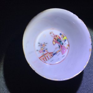 Een collectie divers Chinees famille rose en grisaille porselein, Yongzheng/Qianlong — foto 26