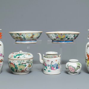 Een collectie divers Chinees famille rose en qianjiang cai porselein, 19/20e eeuw — foto 1