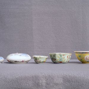 Een collectie divers Chinees porselein, 18/20e eeuw — foto 25