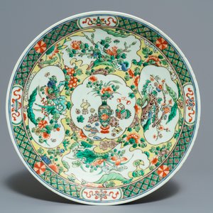 Een collectie divers Chinees porselein, Ming en later — foto 2