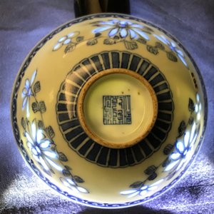 Een collectie divers Chinees porselein, Ming en later — foto 21