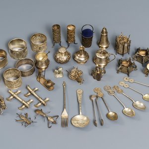 Een collectie divers Chinees zilver, 19/20e eeuw — foto 1