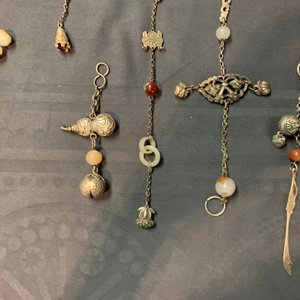 Een collectie divers Chinees zilver met jade en agaat, 19/20e eeuw — foto 17