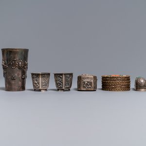 Een collectie divers Chinees zilver, w.o. met jade inlegwerk, 19/20e eeuw — foto 12
