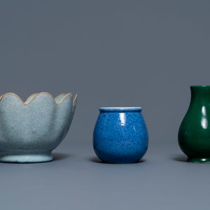 Een collectie divers monochroom Chinees porselein, 19/20e eeuw — foto 2