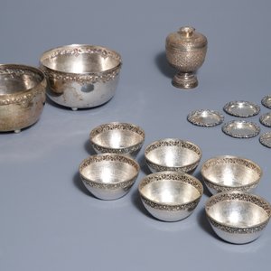 Een collectie divers zilver,  Zuid-Oost Azië, 19/20e eeuw — foto 2