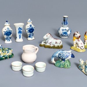 Een collectie diverse Delftse miniaturen, 18e eeuw — foto 1